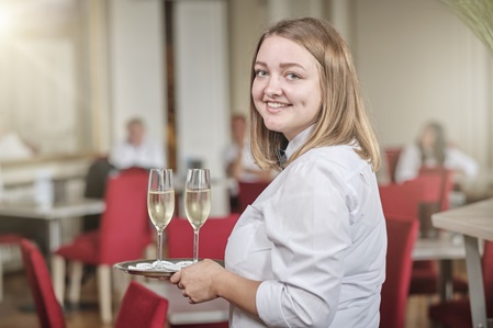 Bedienung Sekt